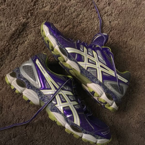 Women’s ASICS running shoes size 8.5 - Picture 1 of 3